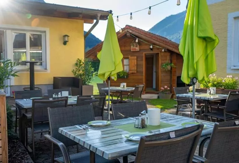 هتل Frühstückspension Haus Ahamer