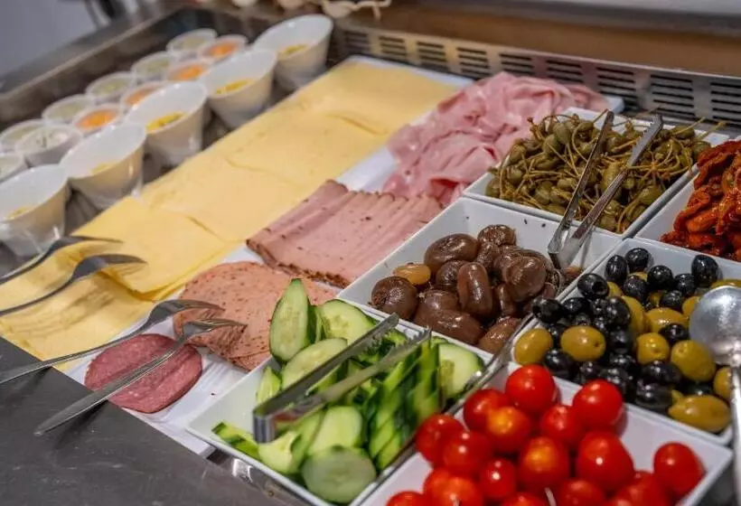 هتل Frühstückspension Haus Ahamer