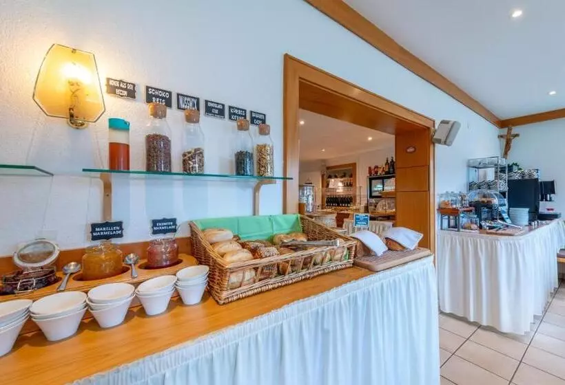 هتل Frühstückspension Haus Ahamer