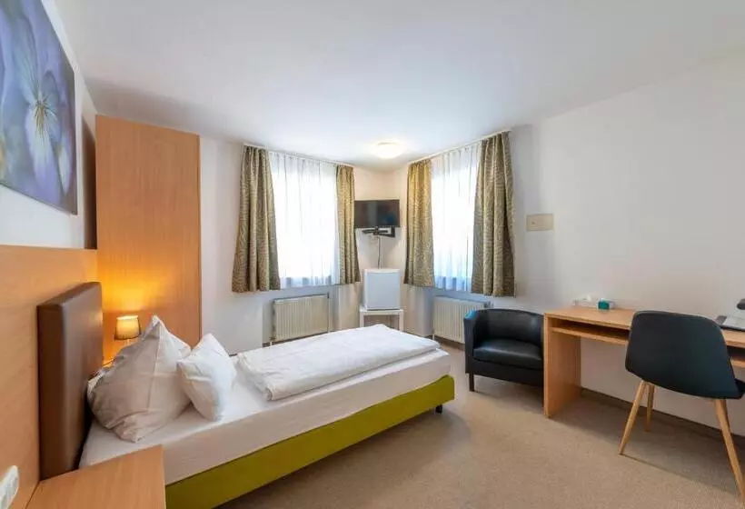 هتل Frühstückspension Haus Ahamer