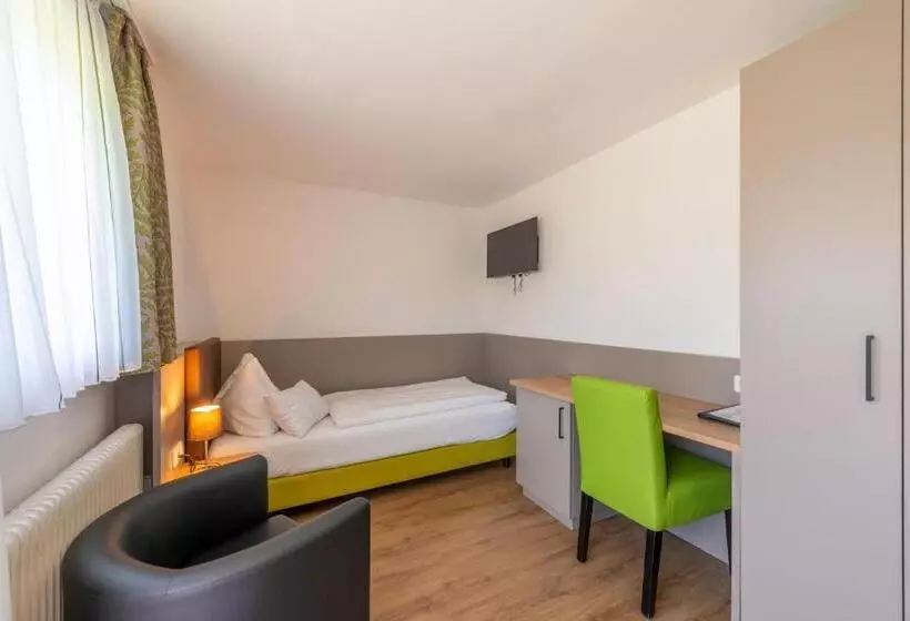 هتل Frühstückspension Haus Ahamer