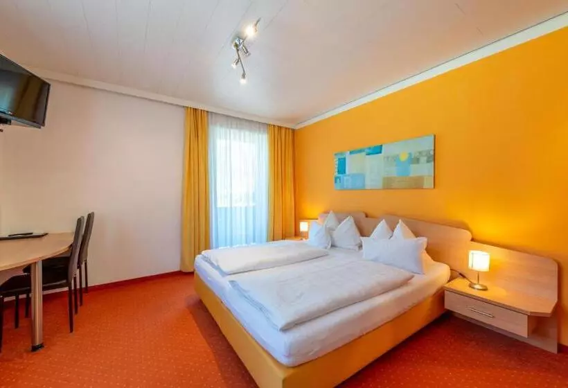 هتل Frühstückspension Haus Ahamer