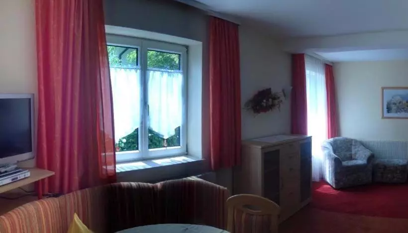 ホテル Pension Beim Krümmling