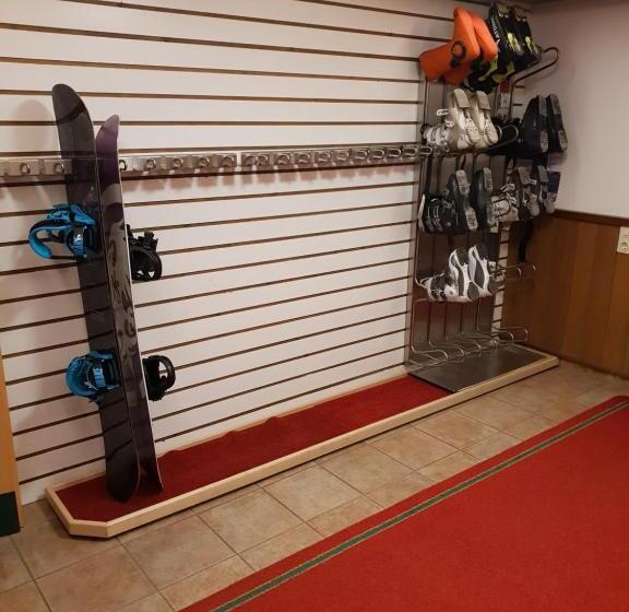 فندق Pension Tina