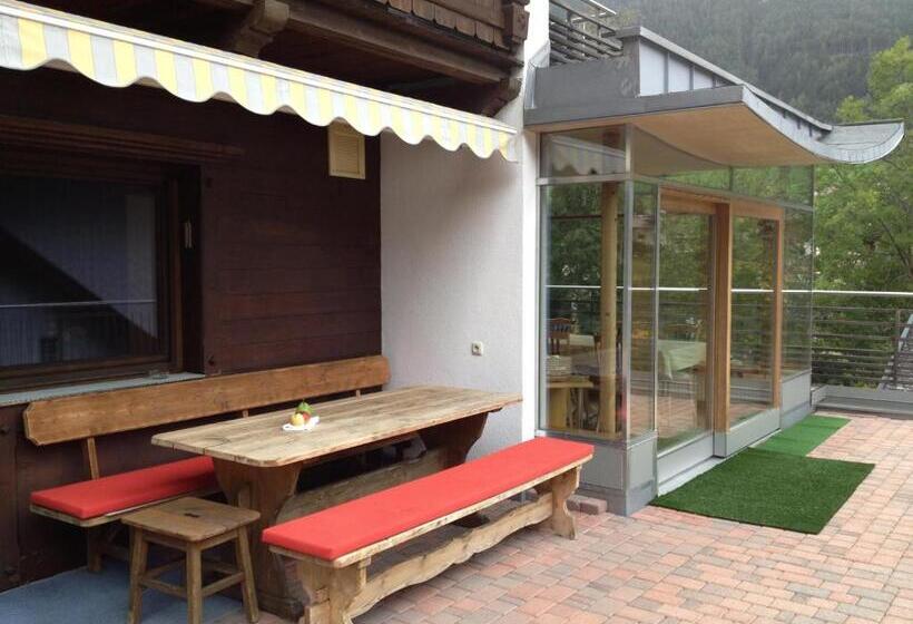 فندق Pension Tina