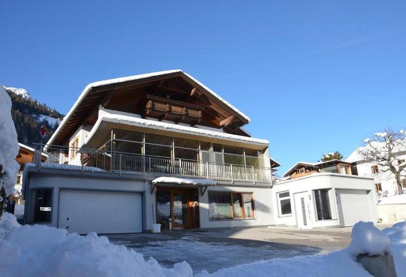 فندق Pension Tina