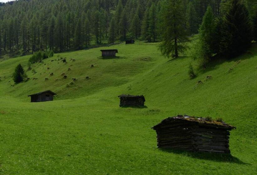 فندق Pension Tina