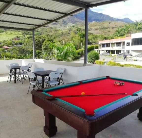 Hostel Hosteria Cefcaloma