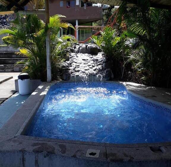 Hostel Hosteria Cefcaloma