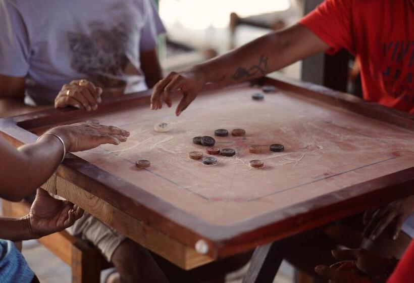 هاستل Seven Tales