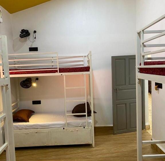 هاستل Seven Tales