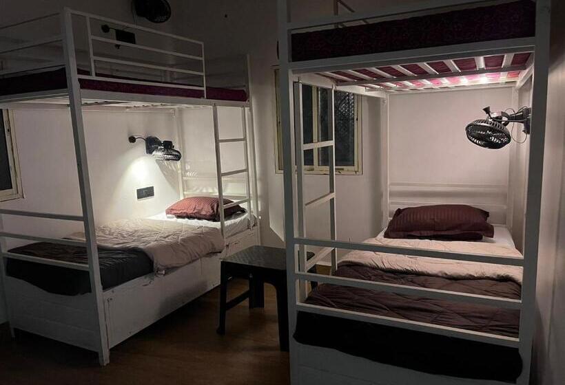 هاستل Seven Tales