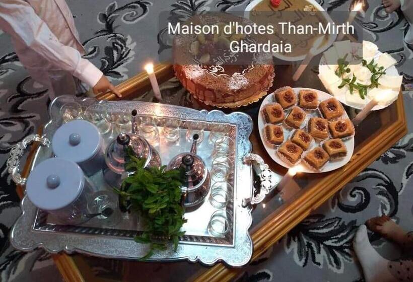 تختخواب و صبحانه Gîte Than Mirth