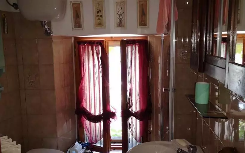 تختخواب و صبحانه Sor Mimi