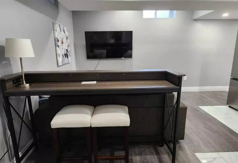 Hotelli 12 Exec 1bd Wifi Ac Workspace