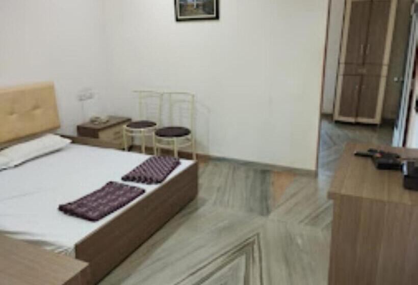 בית מלון כפרי Dona Dawli & Taraai Rest House, Shiroda