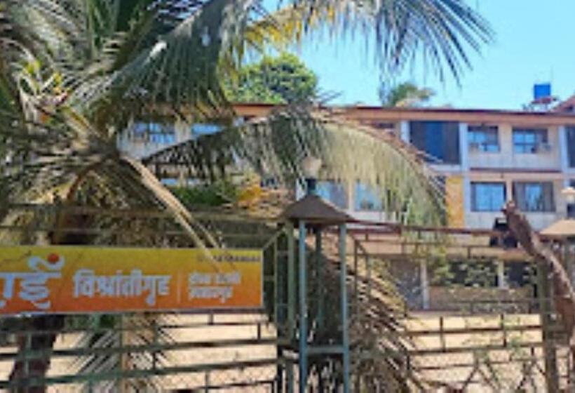 בית מלון כפרי Dona Dawli & Taraai Rest House, Shiroda