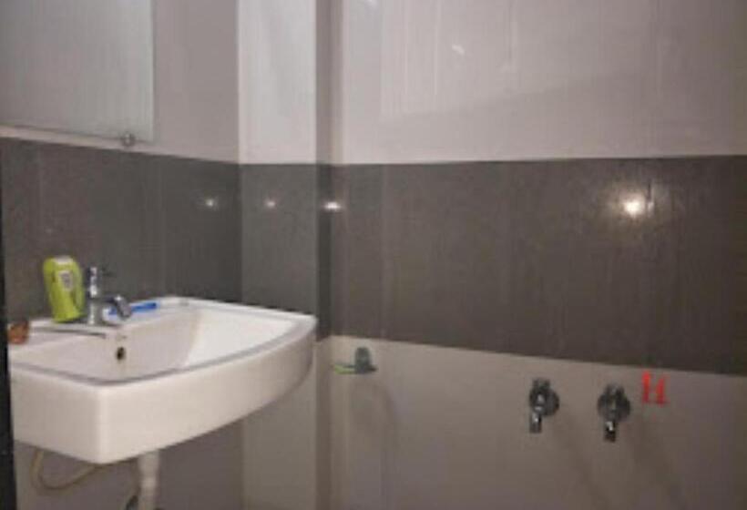 Отель Dwarkamai, Dhule