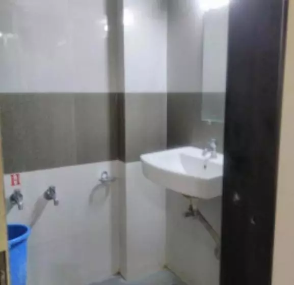 Hôtel Dwarkamai, Dhule