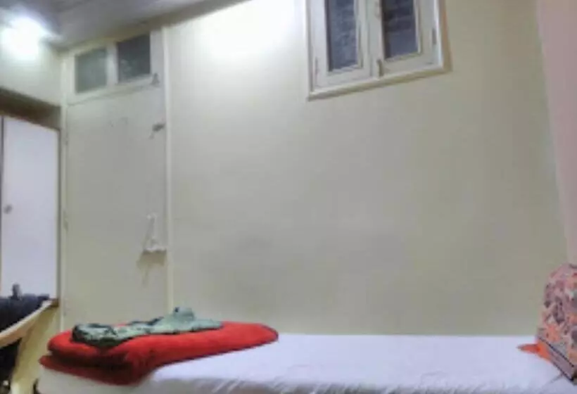 Hôtel Dwarkamai, Dhule