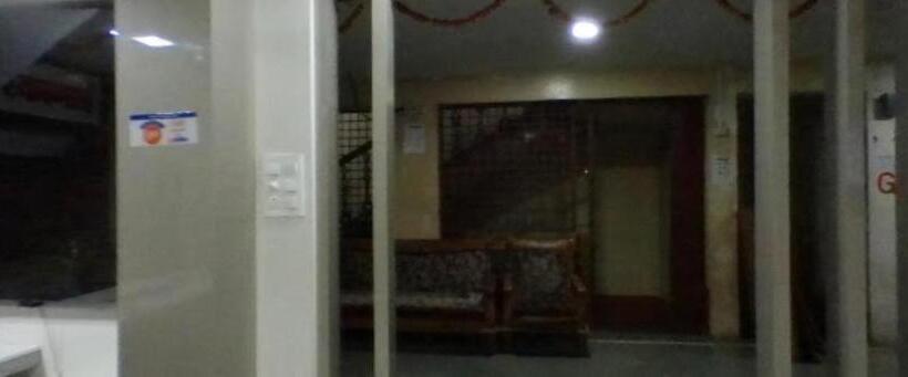 Отель Dwarkamai, Dhule