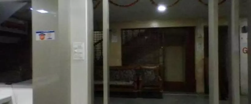 Hôtel Dwarkamai, Dhule