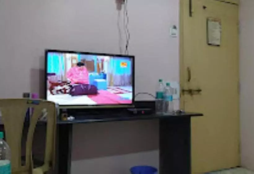 Hôtel Dwarkamai, Dhule