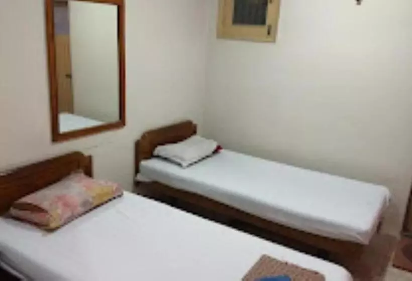Hôtel Dwarkamai, Dhule