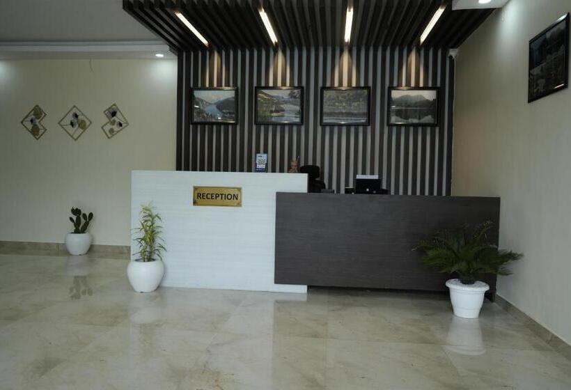 בית מלון כפרי The Monarch