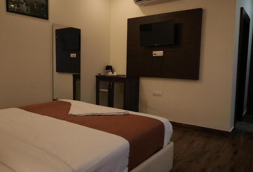 בית מלון כפרי The Monarch