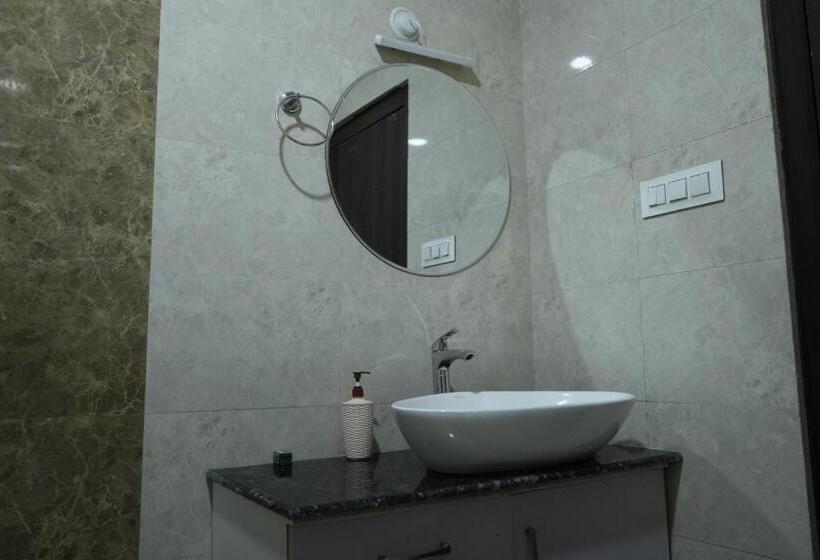 בית מלון כפרי The Monarch