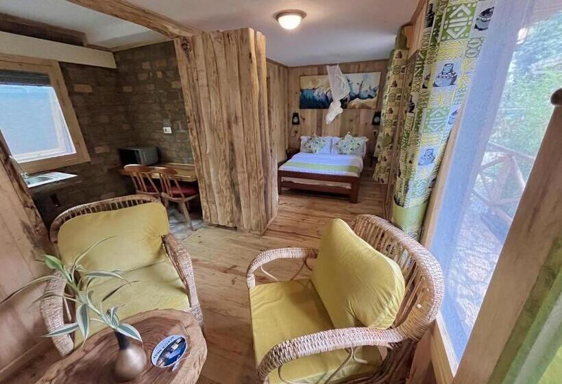 پانسیون Acacia Nest