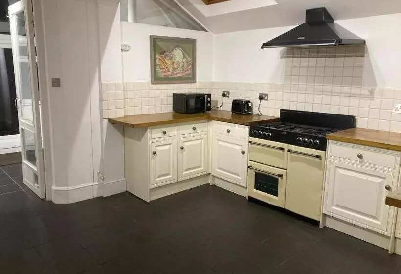 ペンション Luxury Guest House