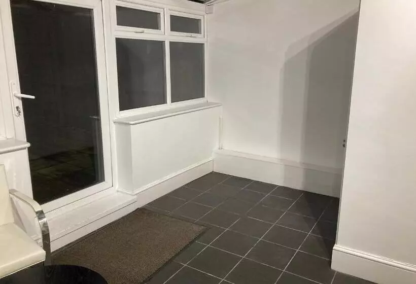 ペンション Luxury Guest House