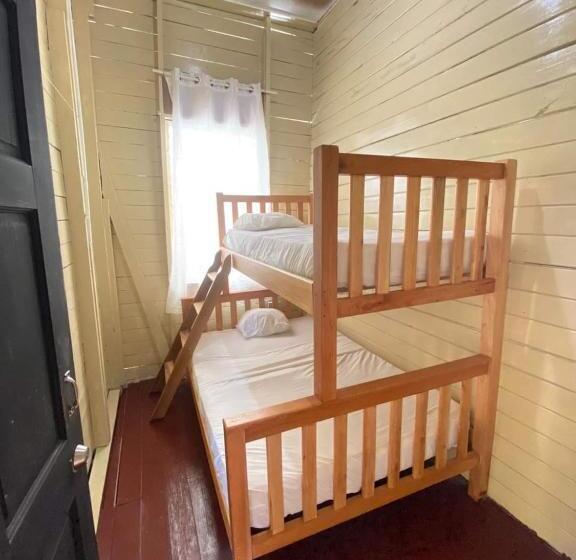 هاستل Hostal Caribbean Beach