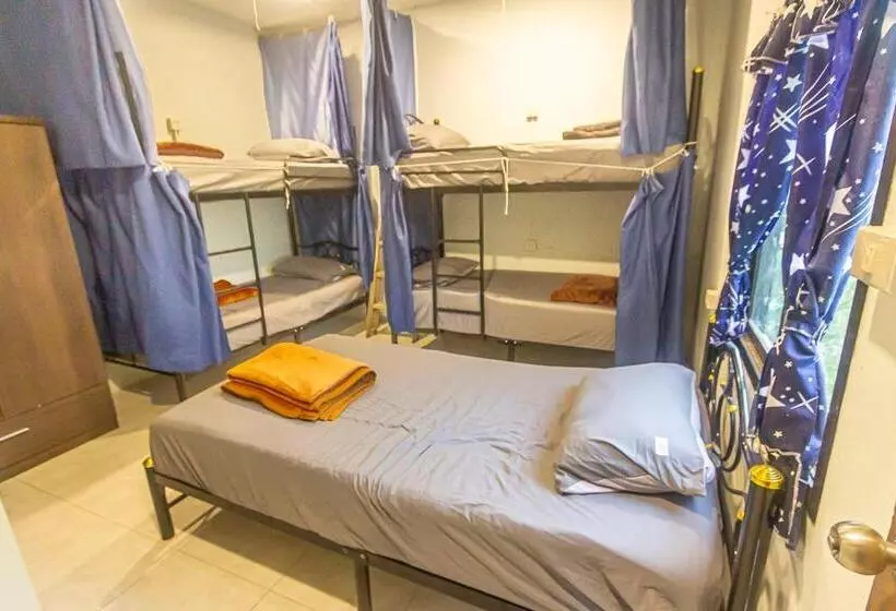 ユースホステル The Travelers Friend En Suite Dorm Room Ac