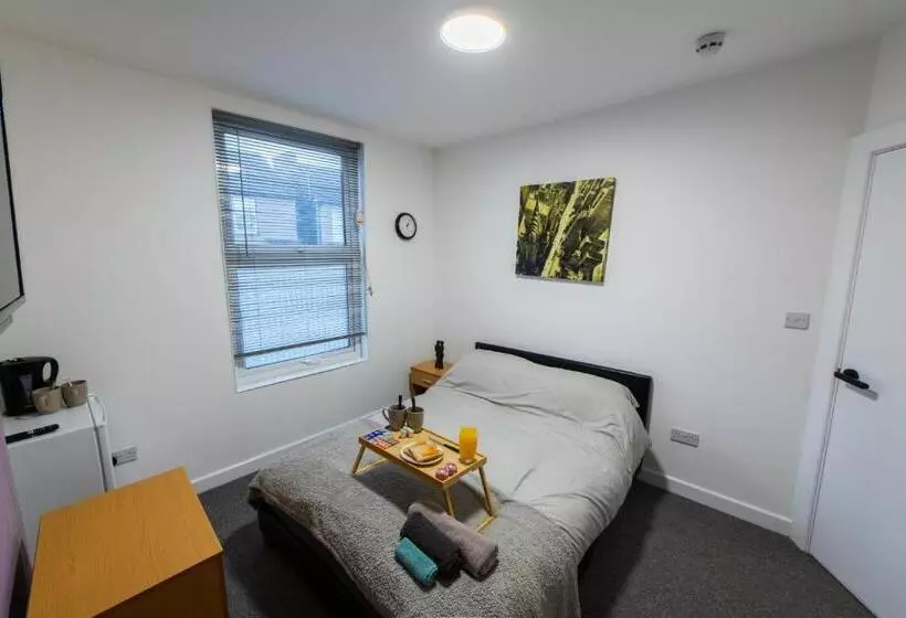 Aamiaismajoitus (B&B) Luxurious Double Rooms With Private Bath And Free Breakfast, Wi Fi