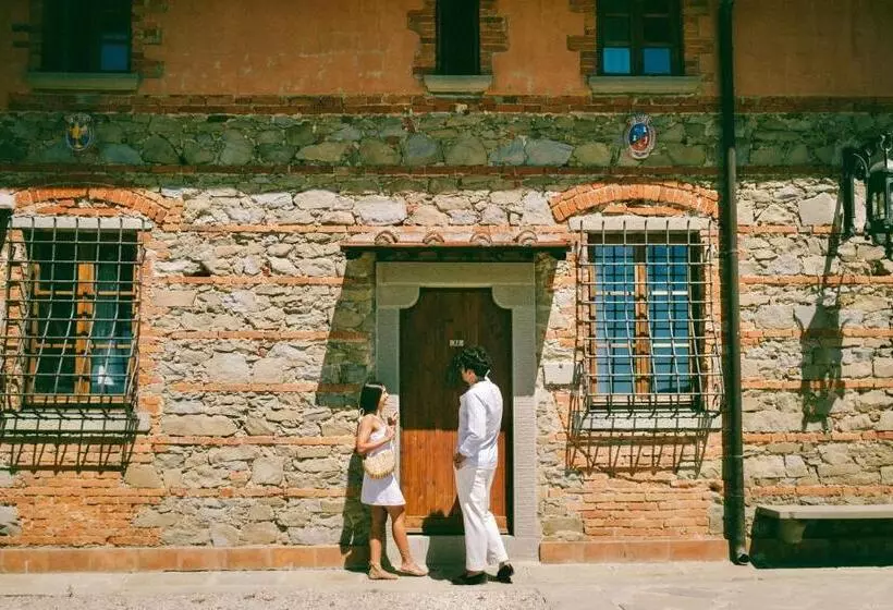 Farmhouse With Swimming Pool Surrounded By Greenery In San Donato Fronzano, Apartments With Air Cond