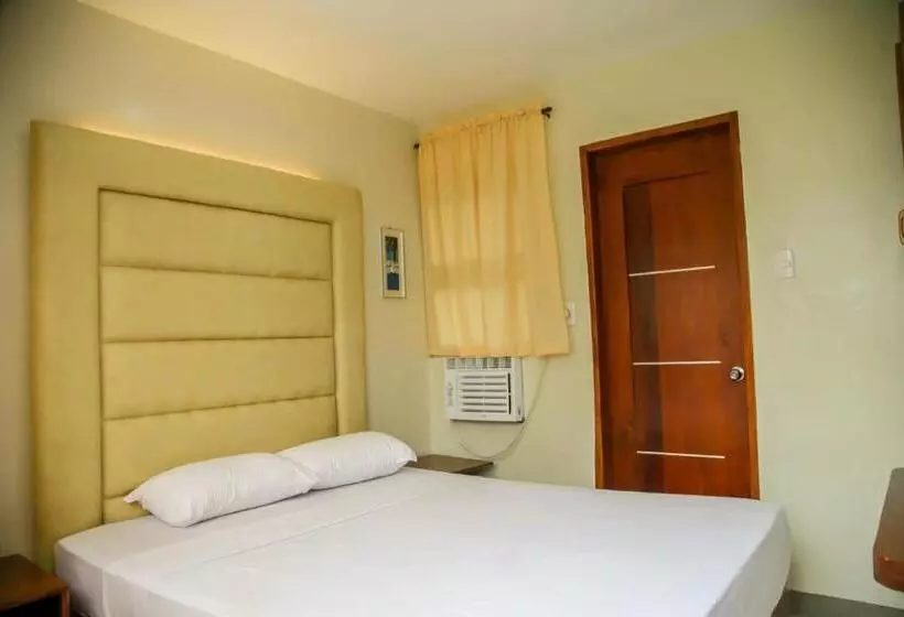 Hotelli Reddoorz At Alejandro S Suites & Venue