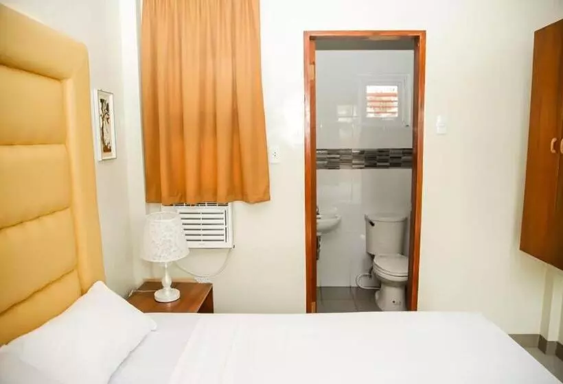 Hotelli Reddoorz At Alejandro S Suites & Venue