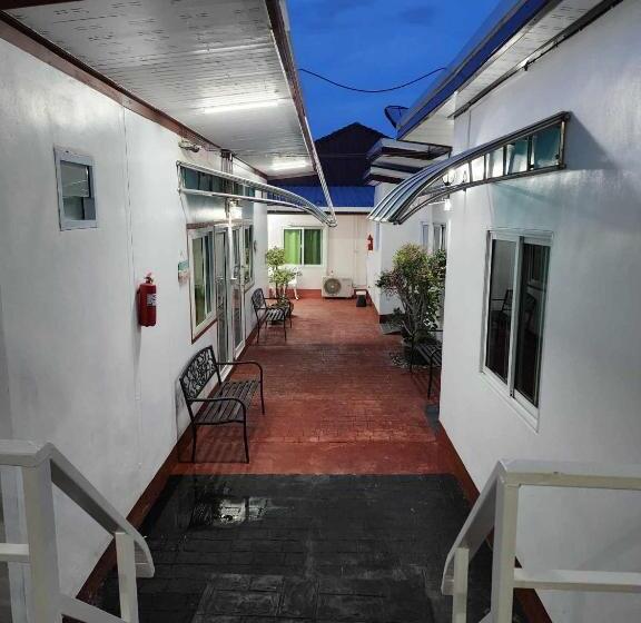 Hotel Baan Sabaijai Viking Home