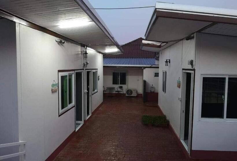 Hotel Baan Sabaijai Viking Home