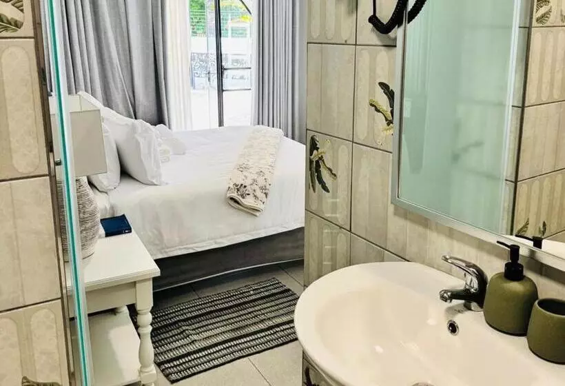 Hotelli C Est La Vie Boutique