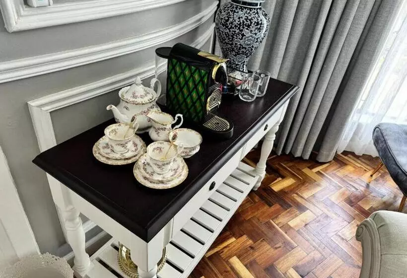 Hotelli C Est La Vie Boutique