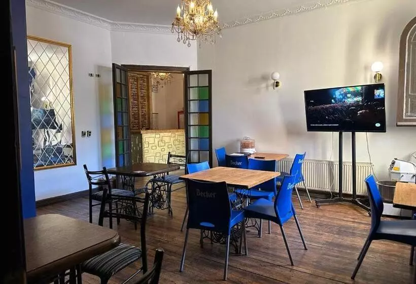 هتل Hostal El Raco