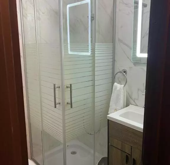 هتل Hostal El Raco