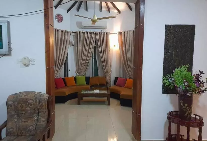 ホテル La Villa Katunayake