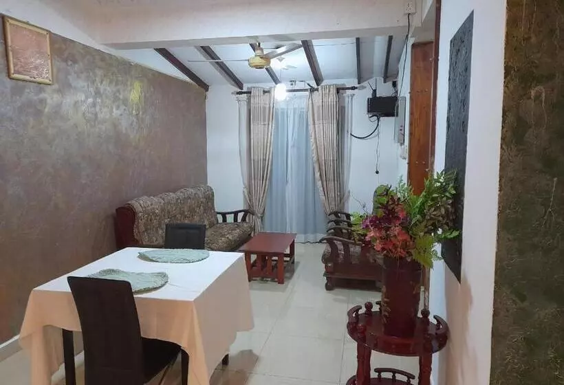 ホテル La Villa Katunayake