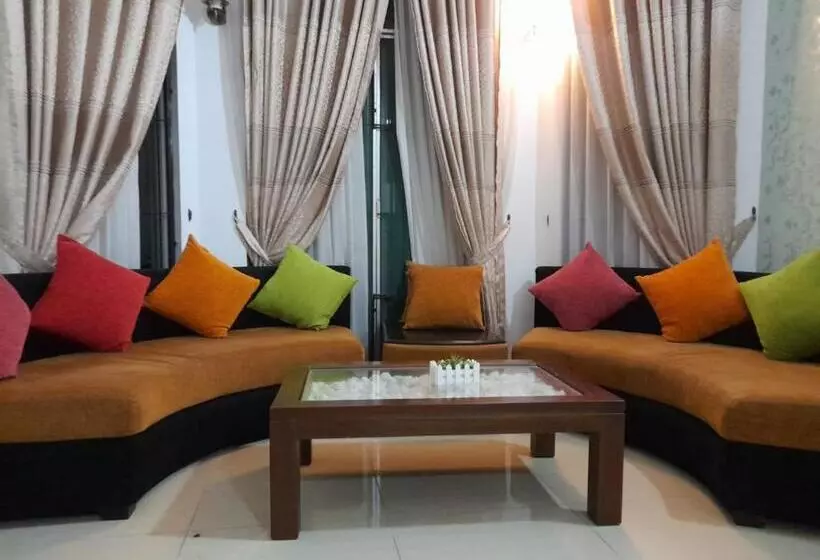 ホテル La Villa Katunayake