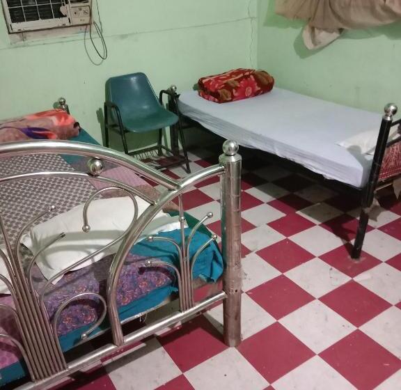 هتل Meenakshi Lodge